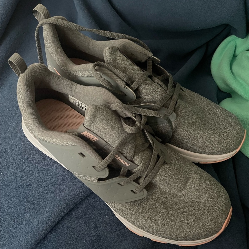Nike tennis shoes